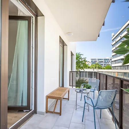 - Balcony Stylish - Bright - Comfortable *