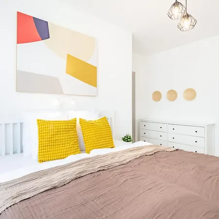 - Balcony Stylish - Bright - Comfortable *